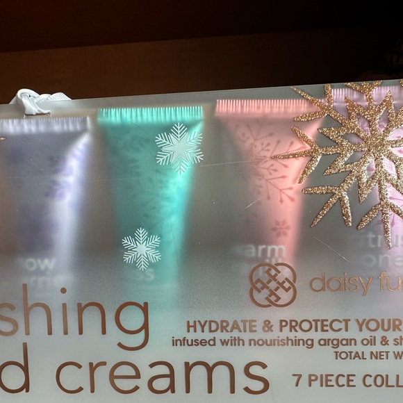 3/$10 SPECIAL! NWT Daisy Fuentes Holidays 7-pc Nourishing Hand Cream - Picture 8 of 8